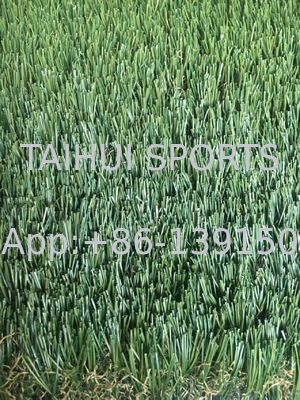 Ανθεκτικό στην υπεριώδη ακτινοβολία 50mm Προσαρμοσμένο μέγεθος Εξωτερικού χώρου Τοπίου Συνθετικό Τεχνητό Χλοοτάπητα για Γήπεδο Ποδοσφαίρου